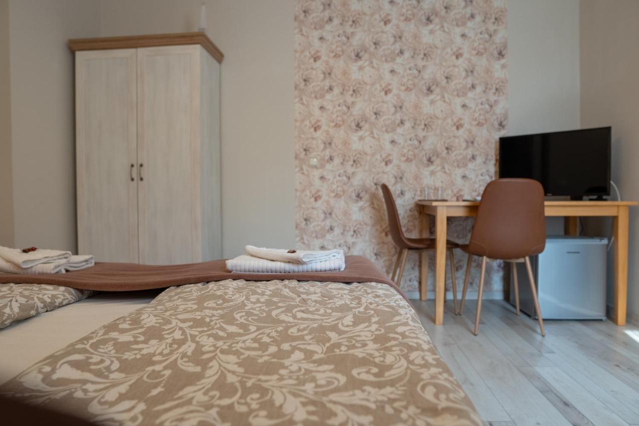 F57 - Franko Csaladi Panzio Bed & Breakfast Balatonlelle Dış mekan fotoğraf